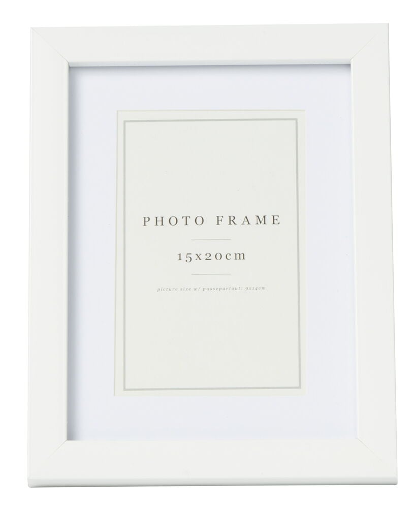 Weißer Bilderrahmen mit Glas und Passepartout.