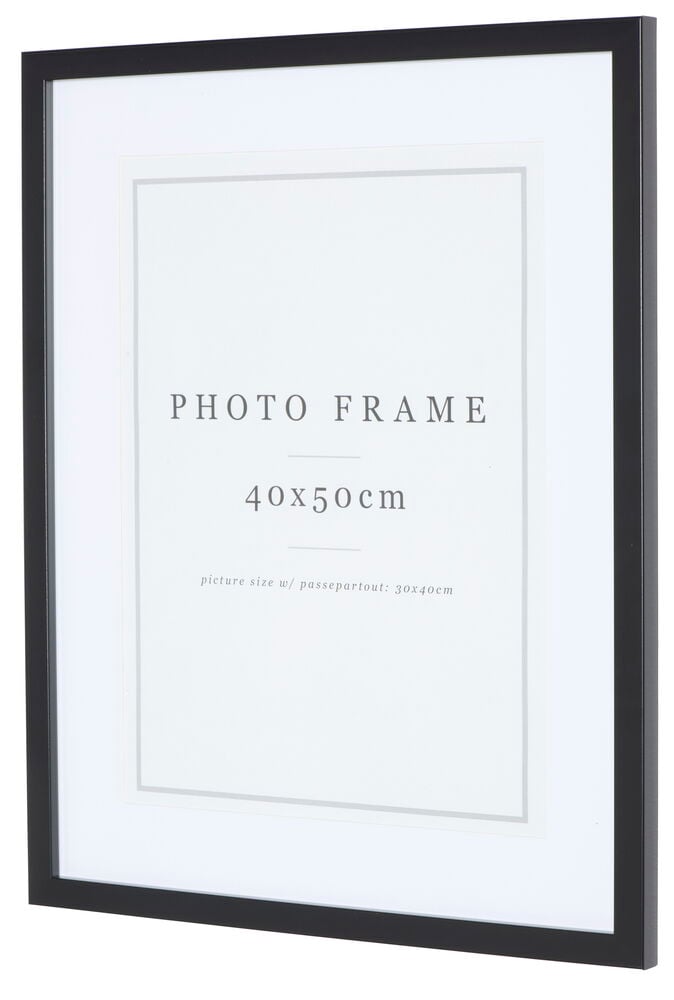 Svart fotoram i plast med glasfront.