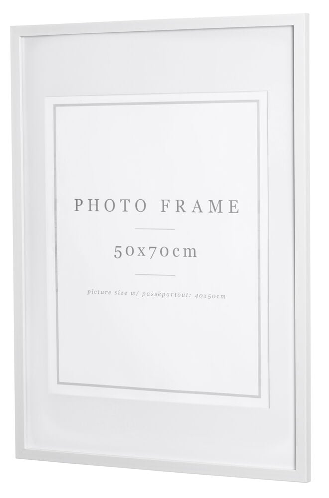 Vit fotoram med passepartout för bild 50x70 cm.