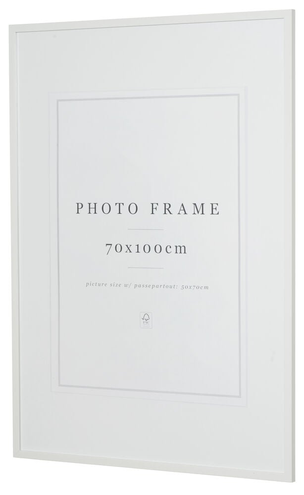 Vit ram med passepartout för foto 70x100 cm.