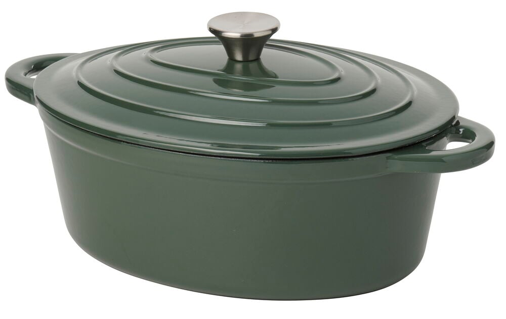 Ein staubgrüner ovaler Gusseisentopf 5 l mit Deckel und silbernem Knopf.