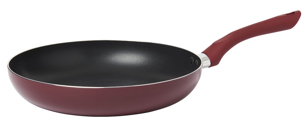 Röd stekpanna i aluminium med svart insida.