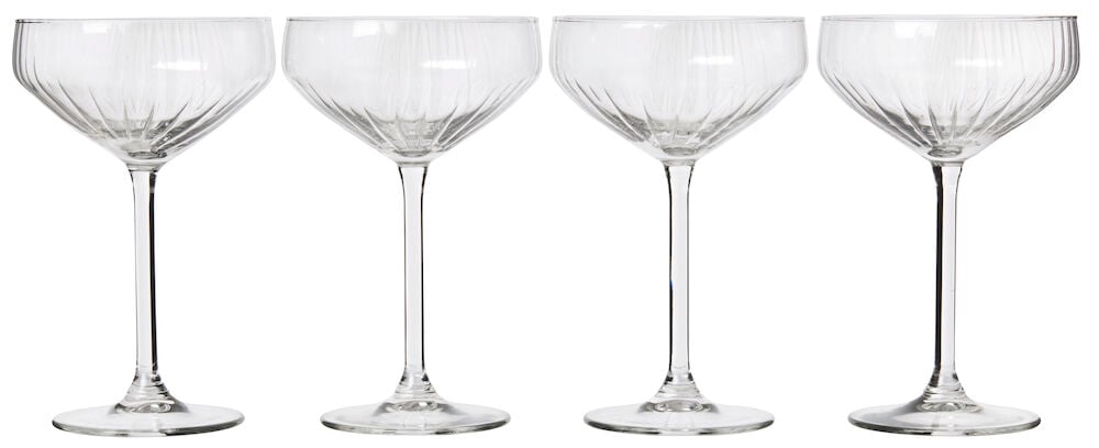 Fyra champagneglas med rund kupa och fina linjer.