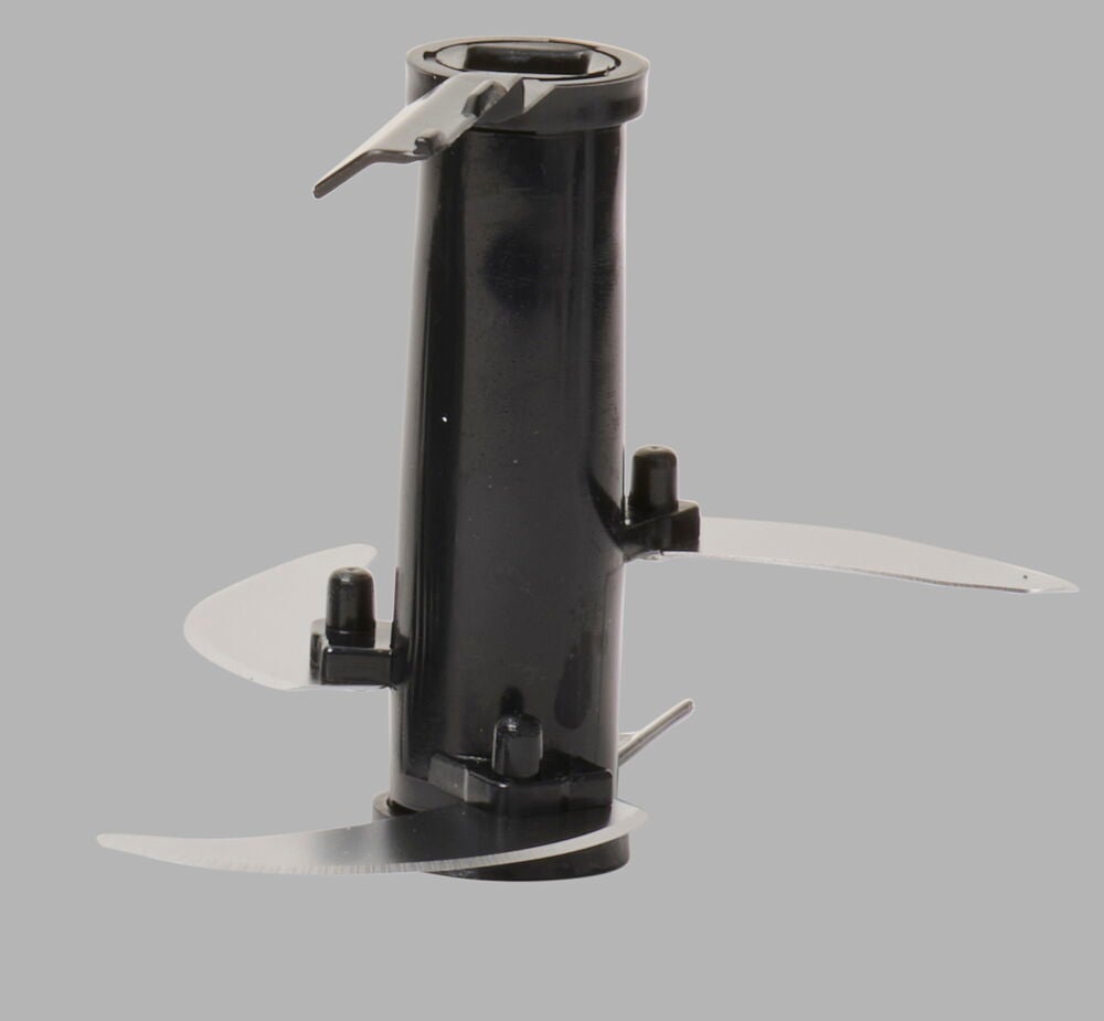 Svart mixerblad med två vassa metallblad.