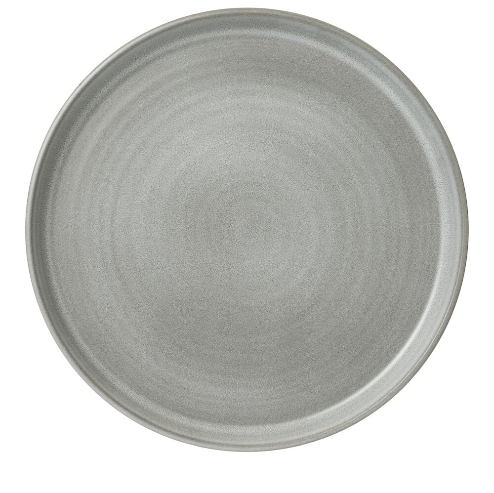 Harmaa pyöreä savilautanen valkoisella taustalla.