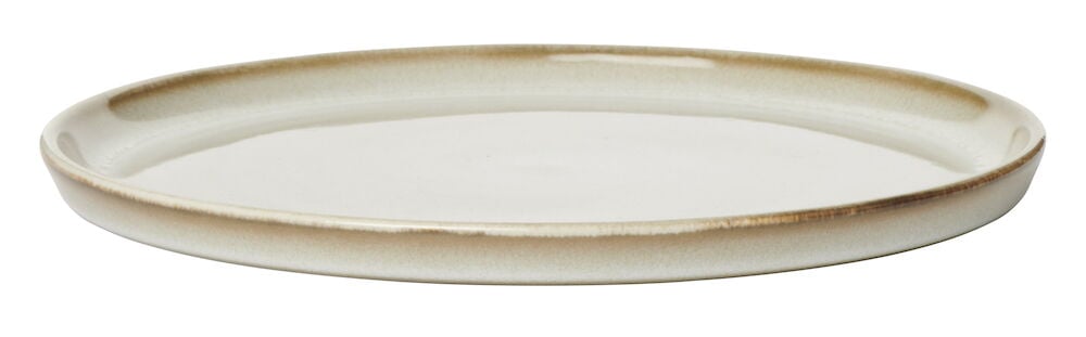 Rund assiett i dusty white stengods med kant.