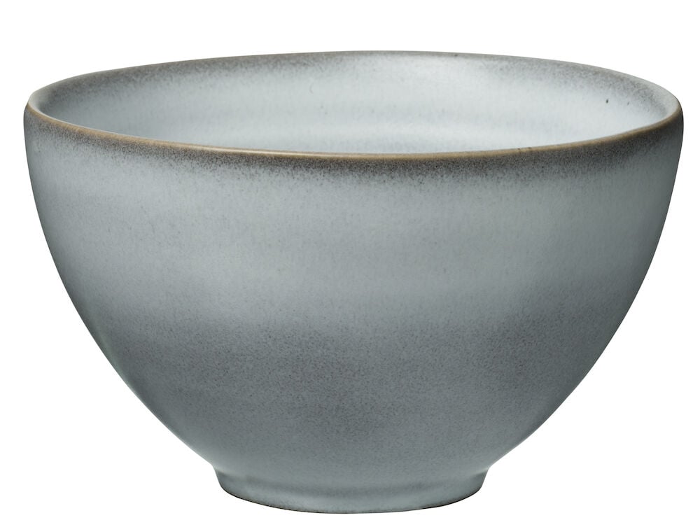 Grå skål i stengods med matt yta.