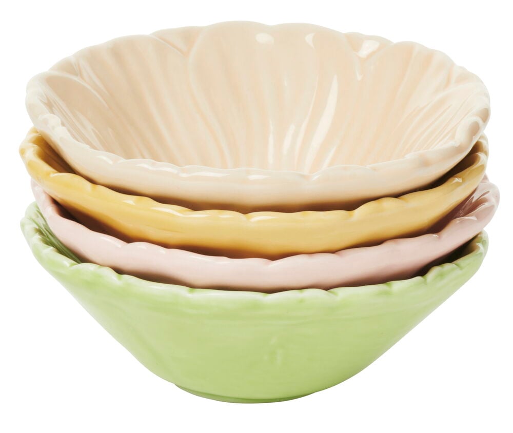 Fyra handgjorda skålar i olika pastellfärger.