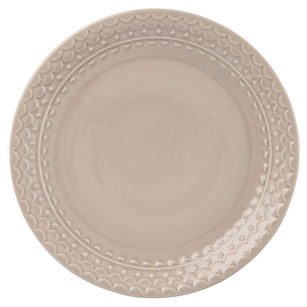 Tallerken Nora Beige Steingods, en rund beige steingodstallerken med en dekorativ bølget og prikket kant.
