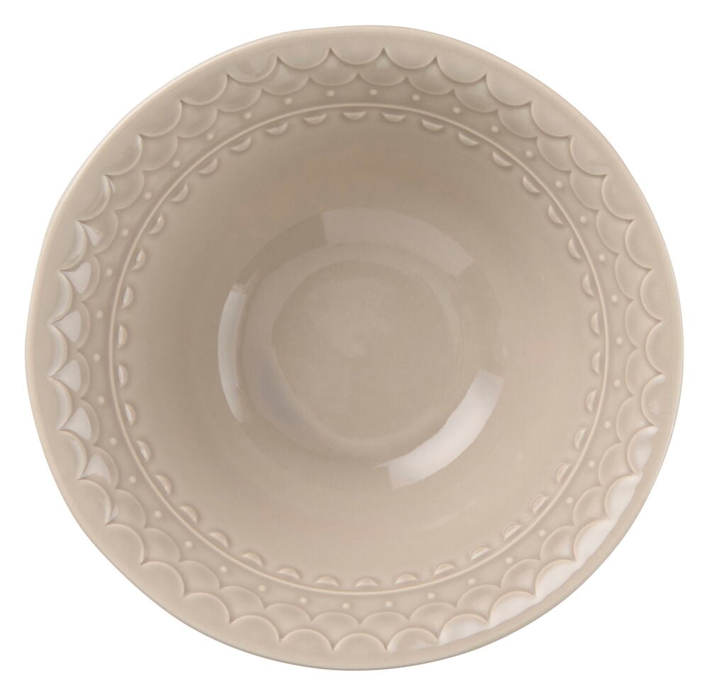 Beige steingodsskål Nora 17 cm med preget bølgeformet kantmønster, ovenfra.