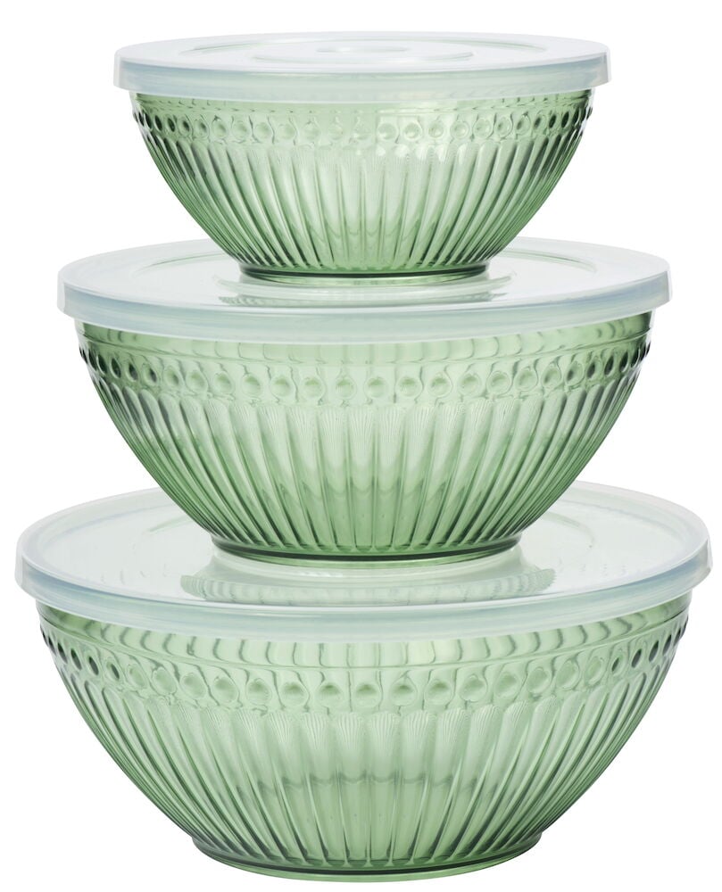 Kolme vihreää muovikulhoa kannella pinottuna päällekkäin.