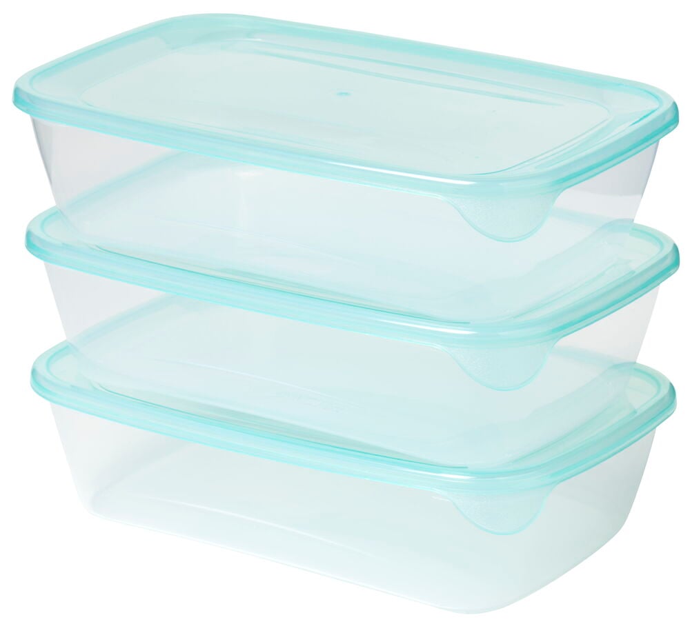 Drei durchsichtige Essensbehälter mit grünen Deckeln gestapelt.