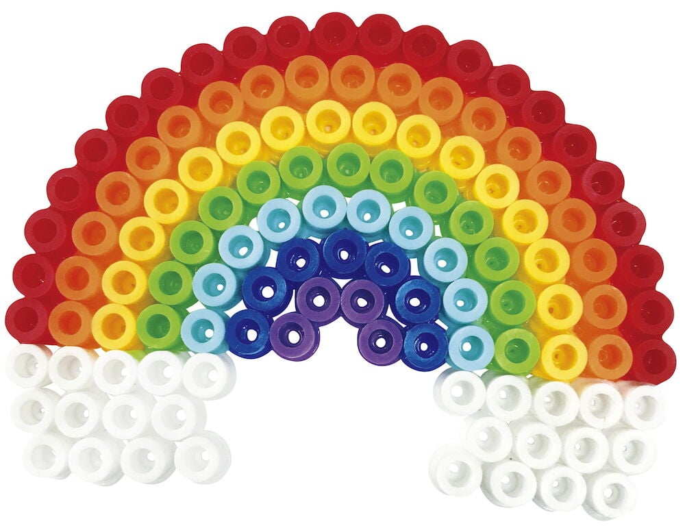 Pärlor i olika färger formade som regnbåge.