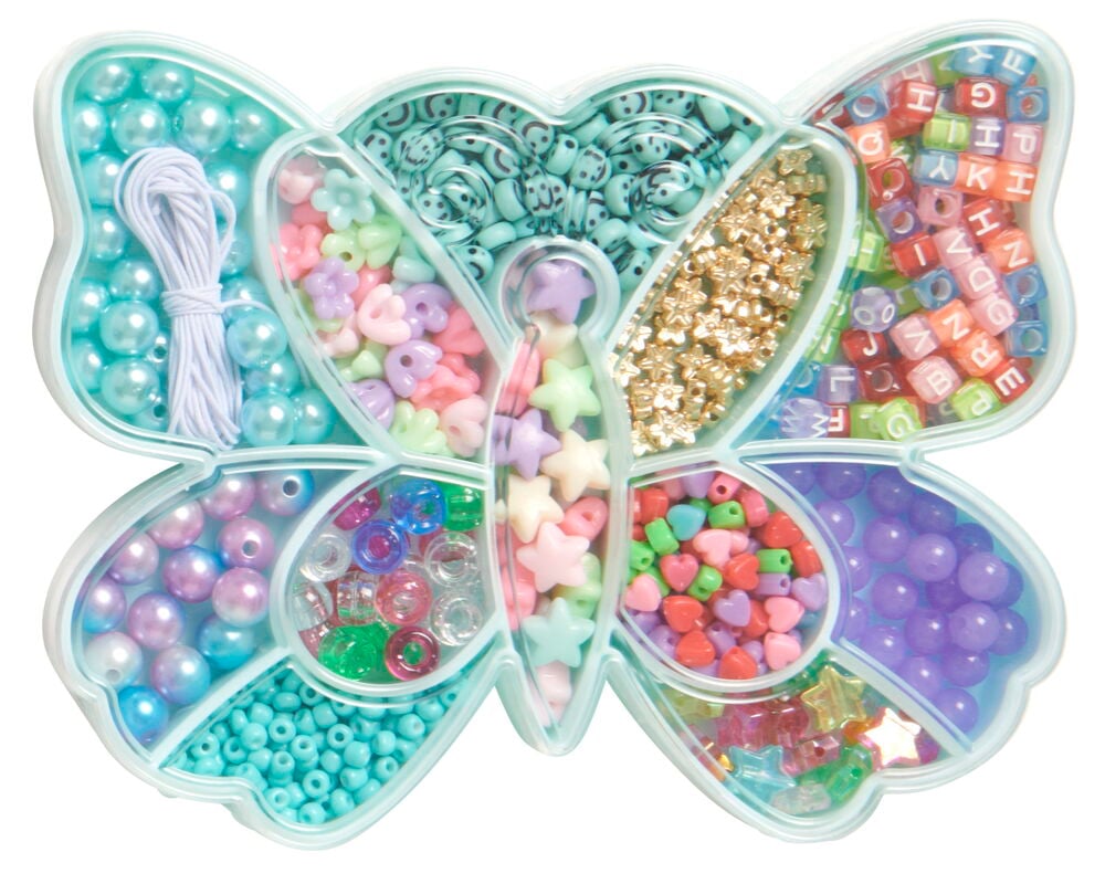 Fjärilsformad ask med färgglada pärlor och snören.