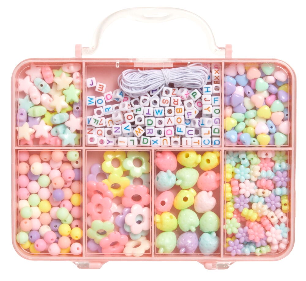 Förvaringslåda med sorterade pärlor i olika färger.
