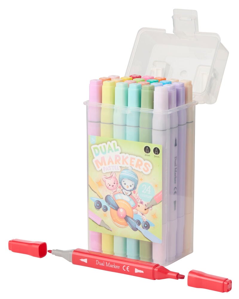 Doppelfasermaler 24 er-Pack Pastellfarben auf wässriger Basis in einem transparenten Plastiketui mit einem geöffneten roten Marker.