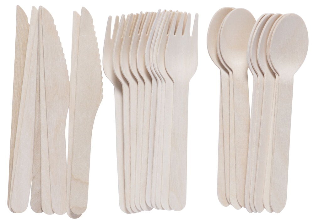 Kolmekymmentä puista ruokailuvälinettä järjestettynä ryhmiin.