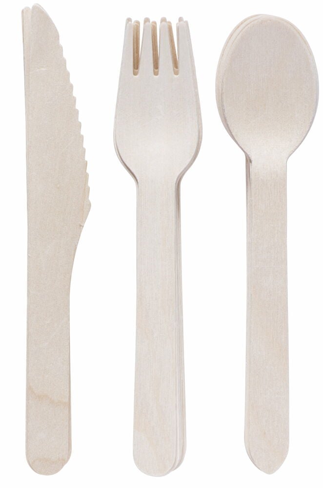 Kolmen osan aterinsetti vaaleasta puusta.