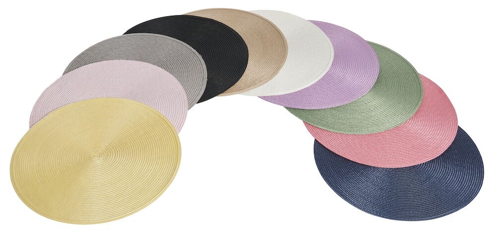 Useita pyöreitä pöytätabletteja eri väreissä.