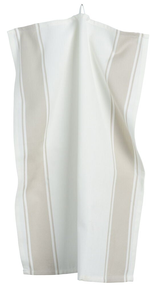 Beige kökshandduk med vita ränder hänger.