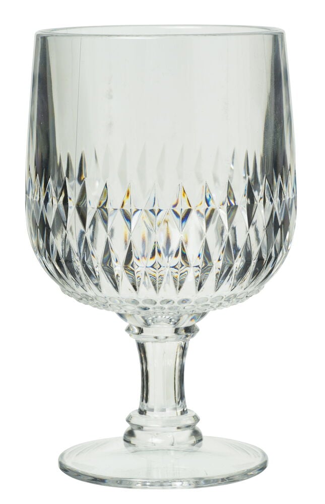 Et transparent vinglass i plast med mønstret overflate.