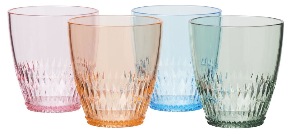 Fyra dricksglas i färgad plast blandade färger.