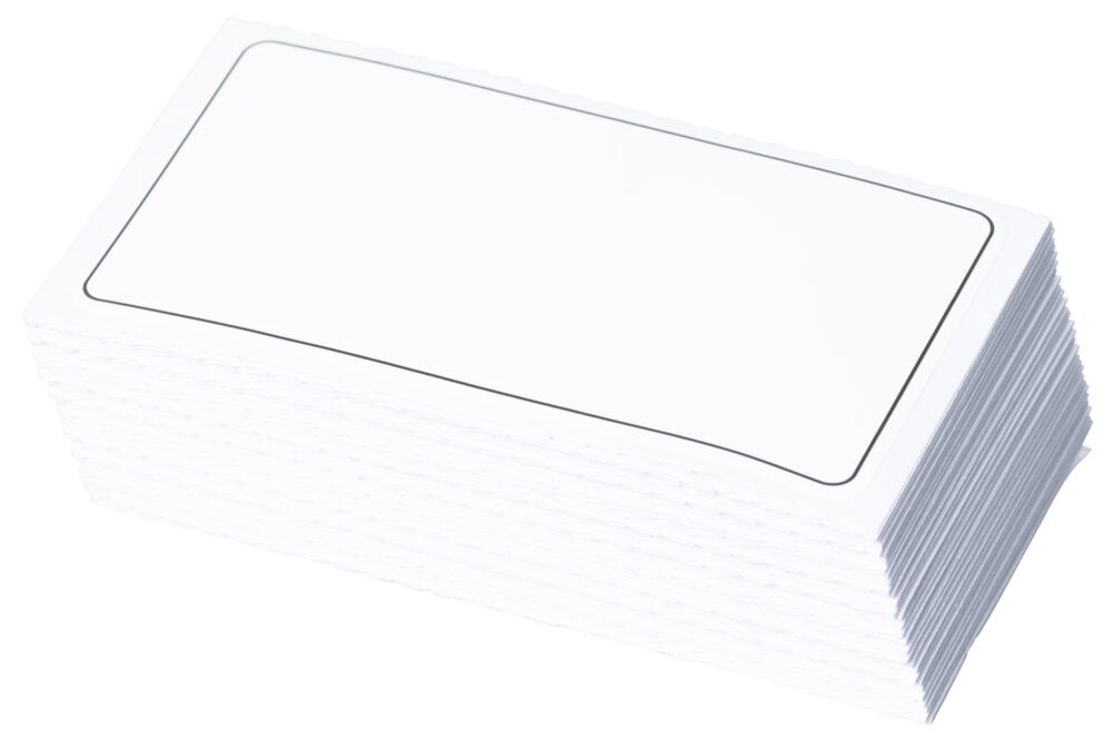 Pino valkoisia neliön muotoisia itsekiinnittyviä tarroja.