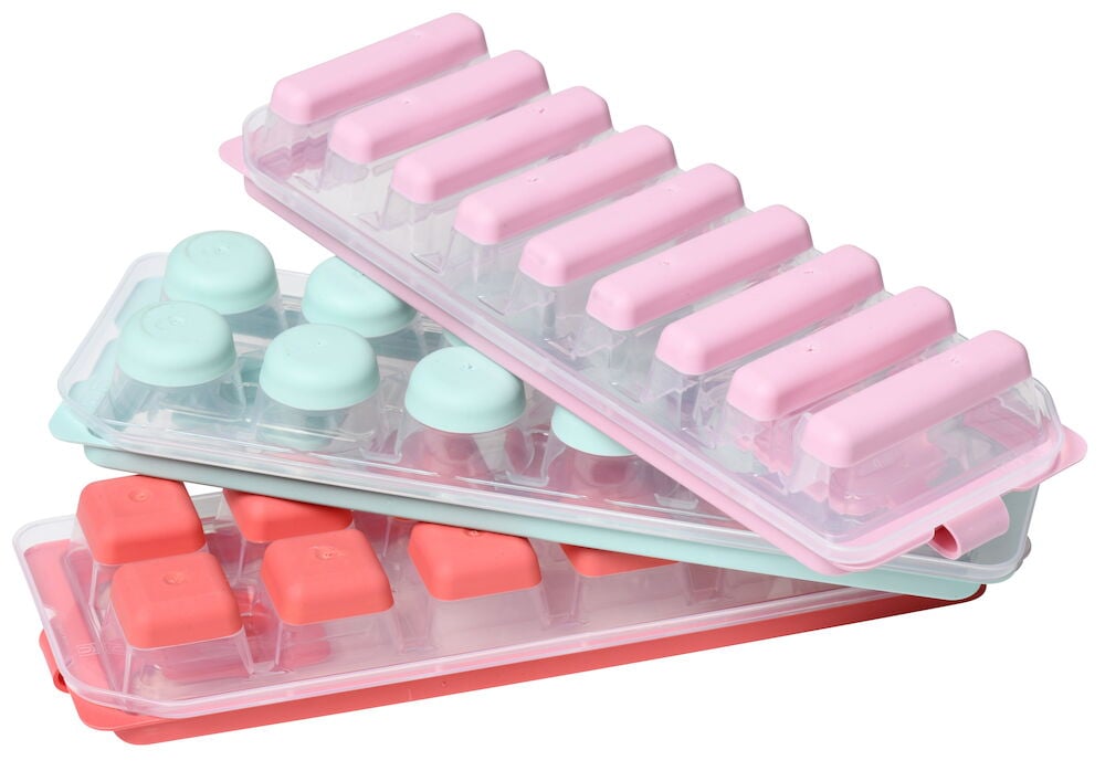 Kolme jääpalalokerikkoa kansilla eri väreissä.