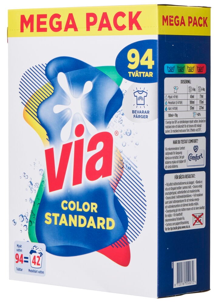 En stor kartong Via Color tvättpulver standard.