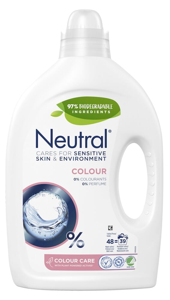 Valkoinen pullo nestemäistä allergiaystävällistä pesuainetta värillisille vaatteille.