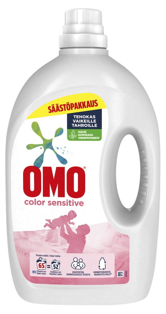 Suuri valkoinen muovipullo, jossa on Omo color sensitive -etiketti.