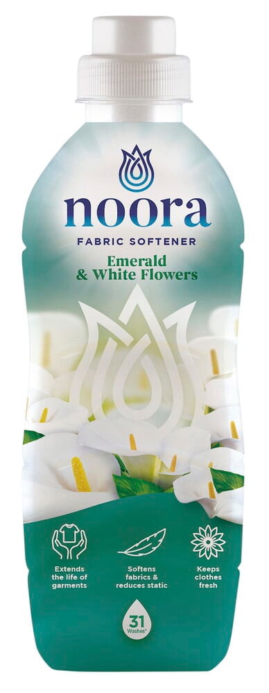 Grön flaska sköljmedel med vita blommor.