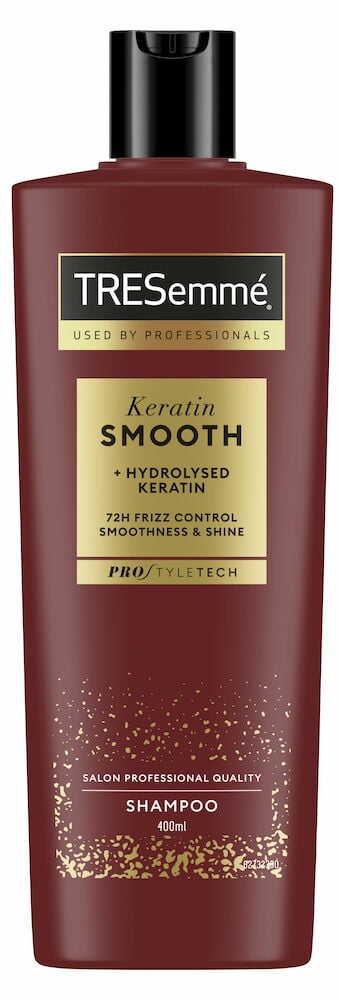 Röd schampoflaska med svart lock och gul etikett.