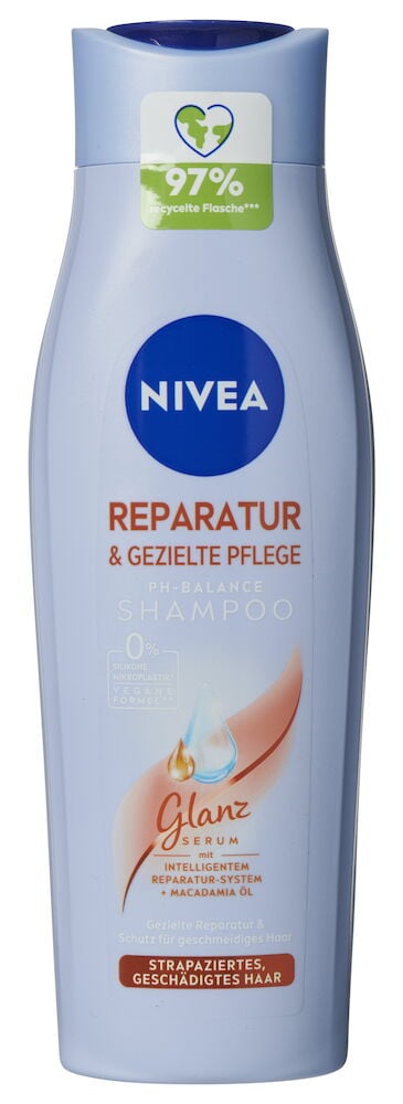 Vorderansicht einer hellblauen und weißen Nivea Reparatur & Gezielte Pflege Shampoo-Flasche mit dunkelblauem Deckel.