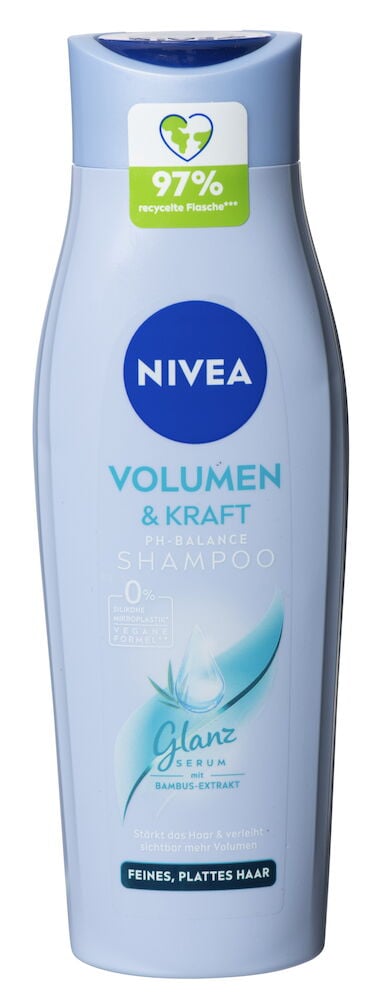 Eine hellblaue Nivea Volumen & Kraft Shampooflasche mit dunkelblauem Verschluss.