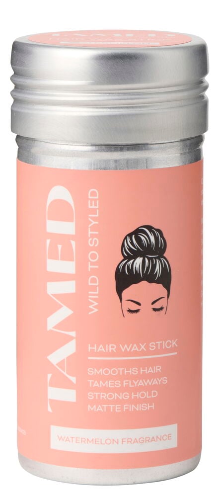 Ein silberner Hair Wax Stick Tamed Watermelon mit rosa Etikett und einer Dutt-Illustration.