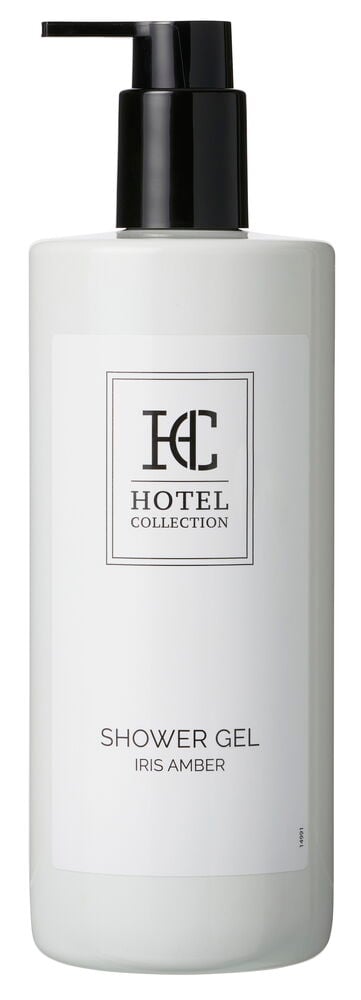 Eine weiße Hotel Collection 500 ml Duschgelflasche mit schwarzem Pumpspender, beschriftet 'Iris Amber'.