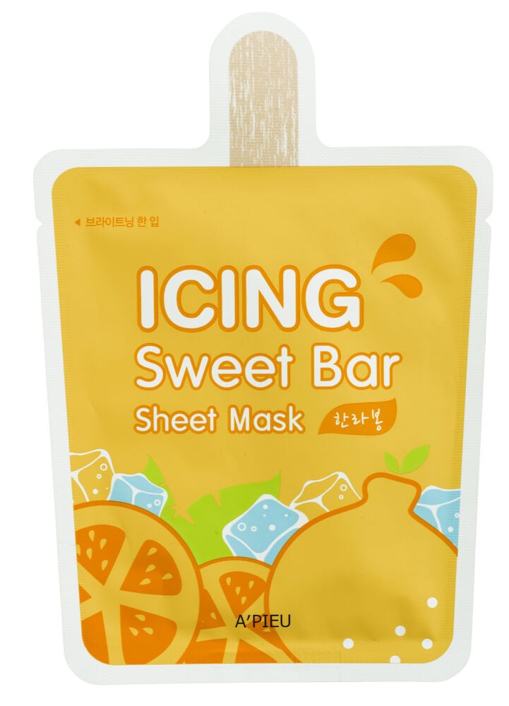 Gelbe Gesichtsmaske mit Zitrusfrüchten auf der Verpackung.