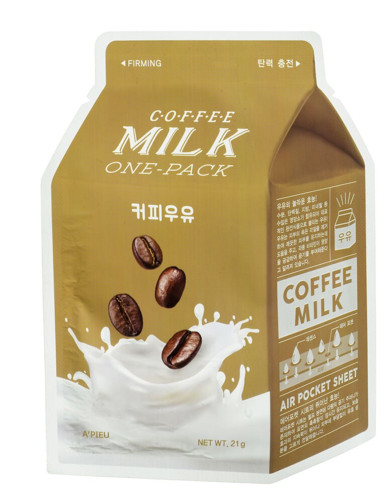 Braune Verpackung mit Kaffeebohnen und Milchflecken.