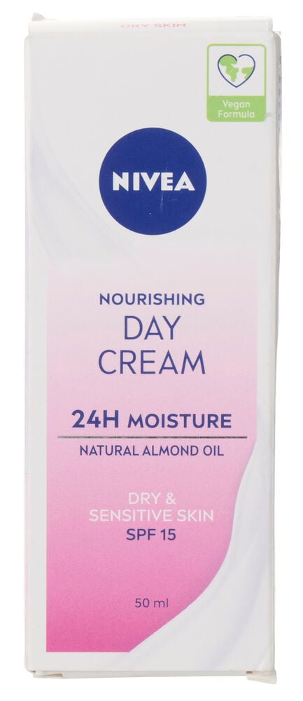 Weiße Schachtel Nivea Tagescreme 50 ml Dry & Sensitive Skin mit rosa Design und Vegan-Logo.
