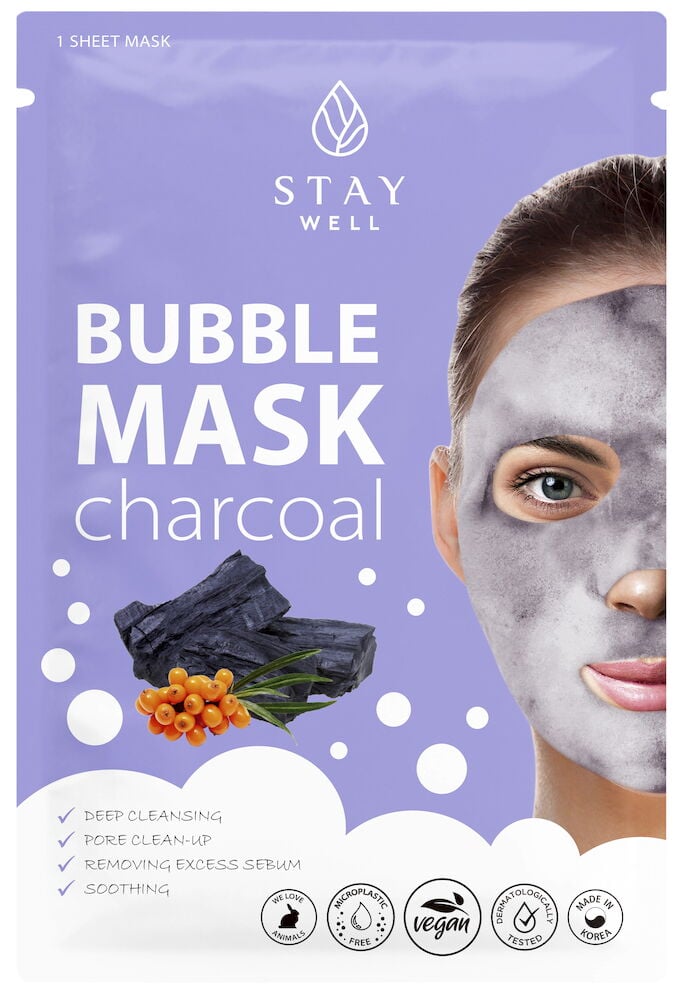 Frau mit Blasenmaske im Gesicht vor lila Hintergrund.