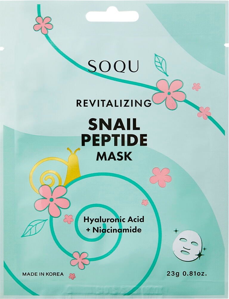 Sheet mask SOQU 1 st Snail Peptide förpackning, ljusblå med grön spiral, rosa blommor, gul snigel.
