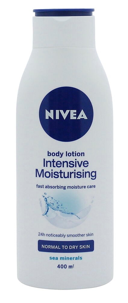 Eine weiße Nivea Körperlotion-Flasche mit blauem Verschluss für intensive Feuchtigkeit, 400 ml.