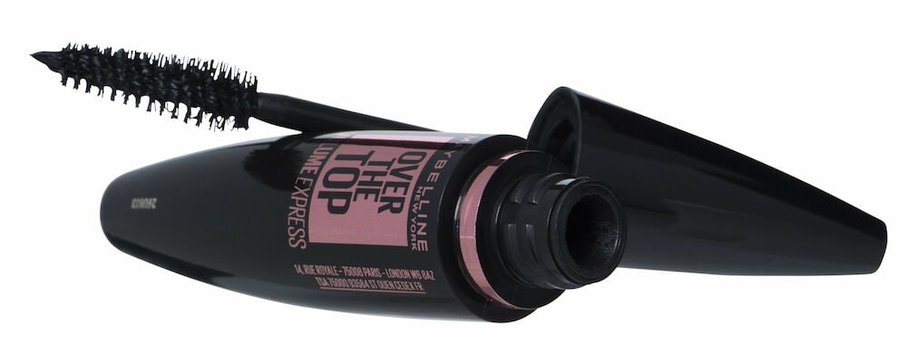 Musta ripsiväri avoimella harjalla ja vaaleanpunaisella etiketillä.