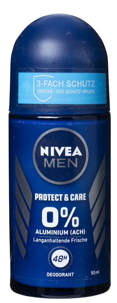 Blauer Nivea Men Protect & Care 50ml Roll-on Deo mit 0% Aluminium.
