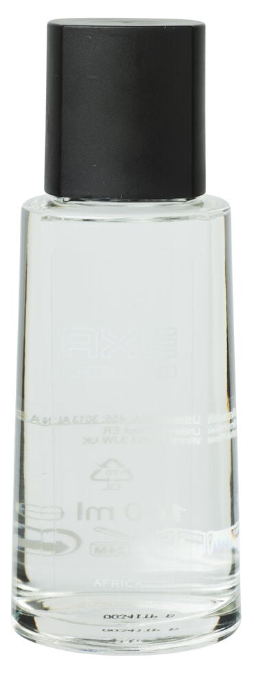 Genomskinlig flaska med svart lock och klar vätska.