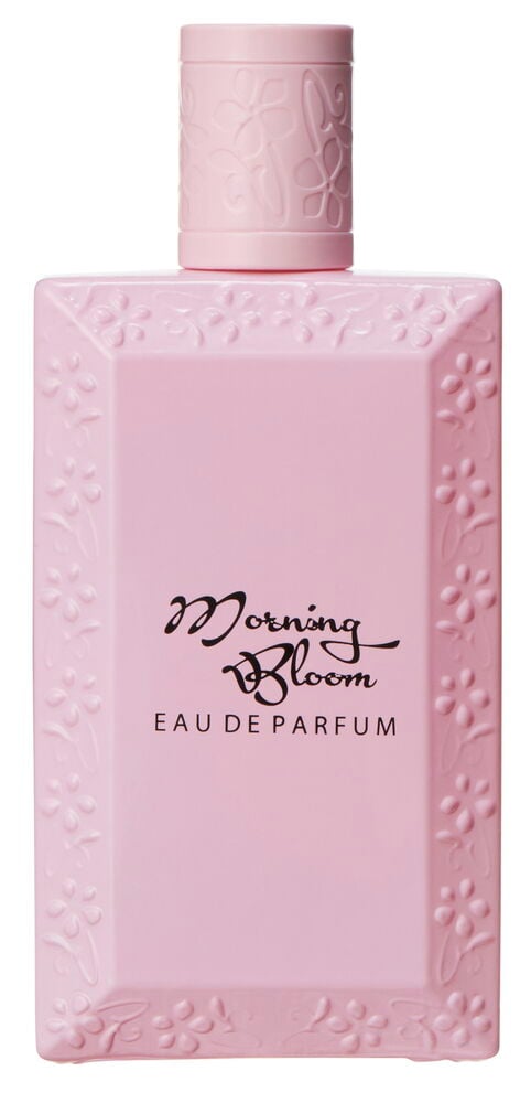 Vaaleanpunainen hajuvesipullo, jossa kukkakuvio ja musta teksti.