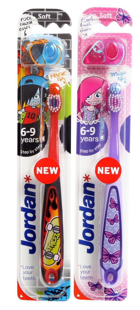 Två färgglada barn tandborstar i förpackning