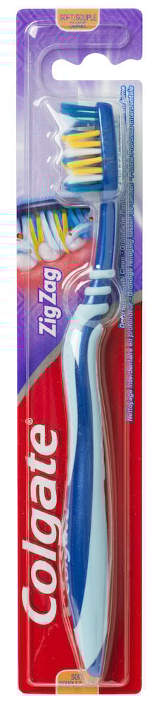 En blå Colgate tandborste i plastförpackning.