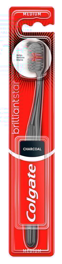 En rød blisterpakning inneholder en svart Colgate Brilliant Star kulltannbørste med medium bust og rød stjerne.